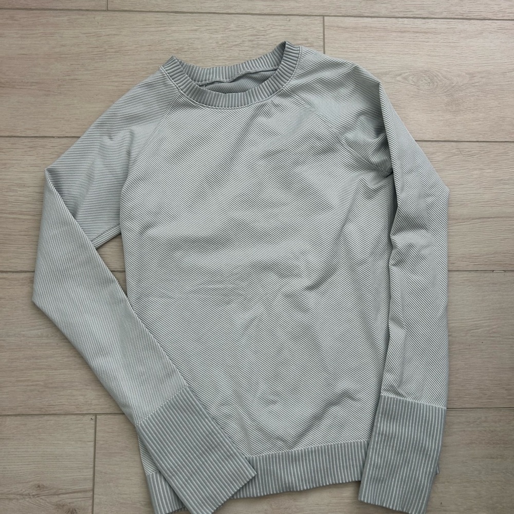 lululemon athletica Light Gray Crewneck Long Sleeve Top